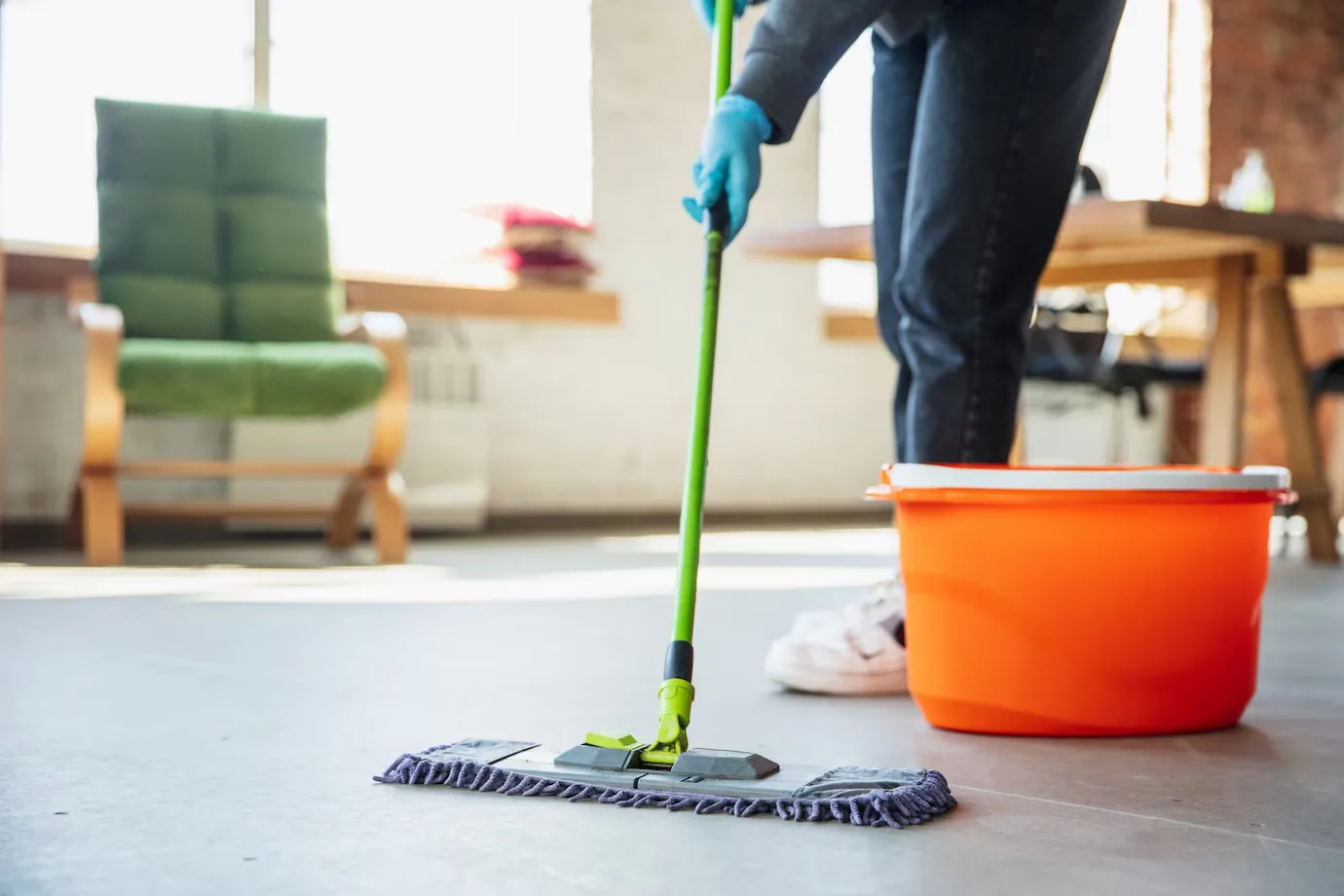 drill-and-hammer_and_bloombox__cleaning-a-home-in-abudhabi